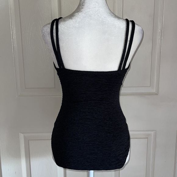 Mainstream Black Textured Slimming One Piece Swimsuit - Picture 2 of 7